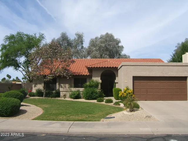 Welcome to your delightful and comfortable home in Scottsdale Ranch.