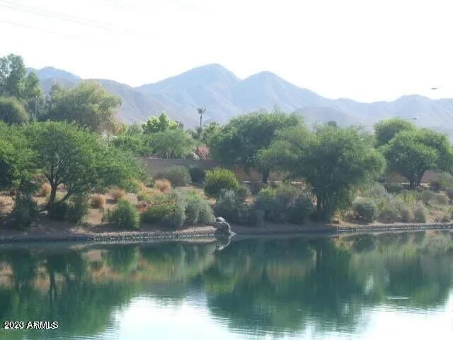 Desert living doesn't need to be dry and dusty.