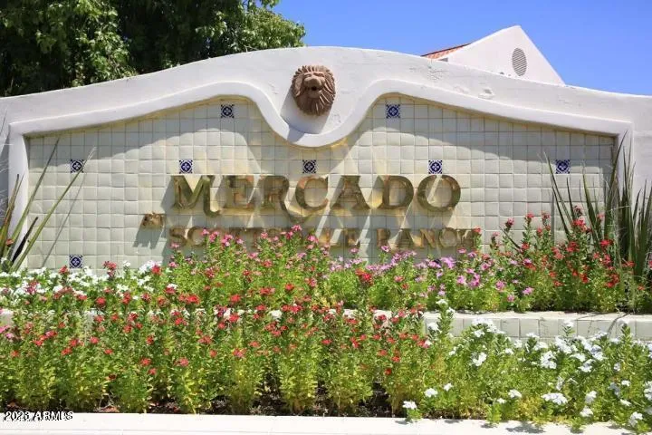 Located at the corner of Via Linda and Mountain View, the Mercado has a variety of convenient and friendly shops.