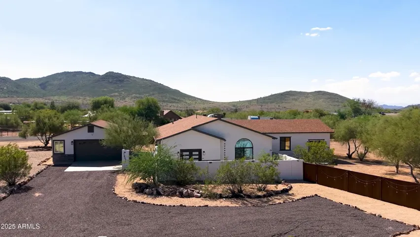Ample parking and perfectly rounded drive for RV access from 2 sides.