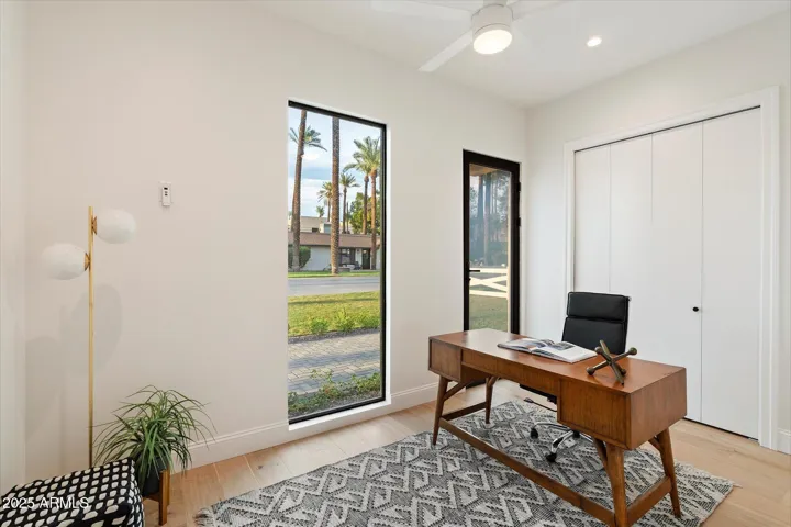 ROOM 1 OR OFFICE WITH SEPARATE ENTRANCE
