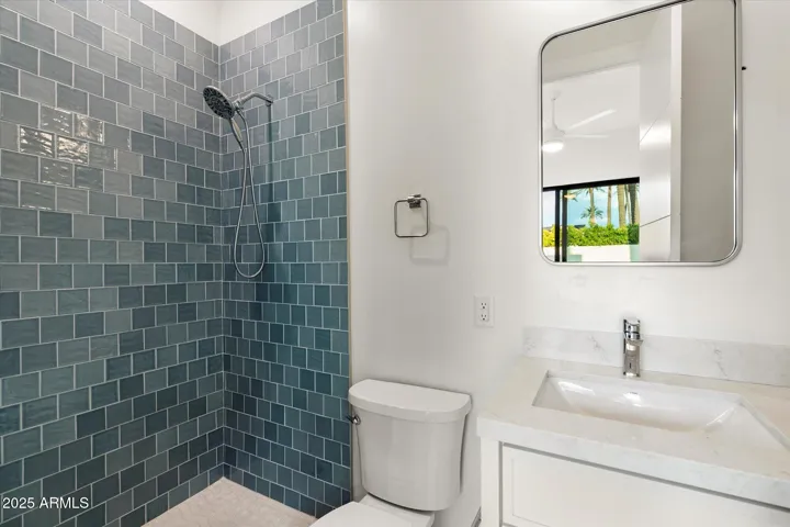 CASITA SHOWER