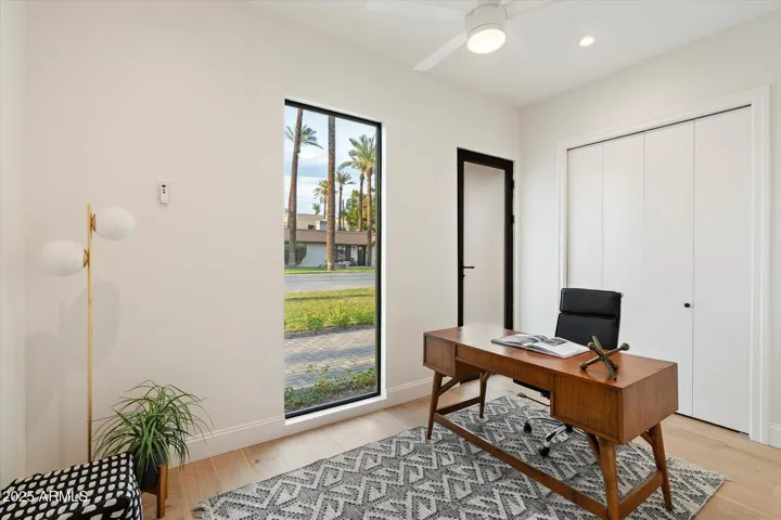 ROOM 1 OR OFFICE WITH SEPARATE ENTRANCE