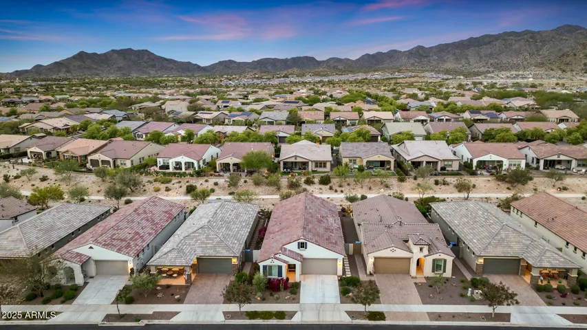Neighborhood & Mountain views