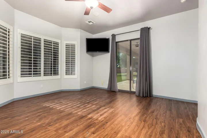 MASTER- LAMINATE WOOD FLOORING