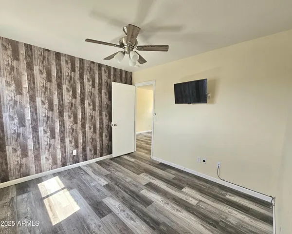 2nd bedroom with accent wall - TV included!