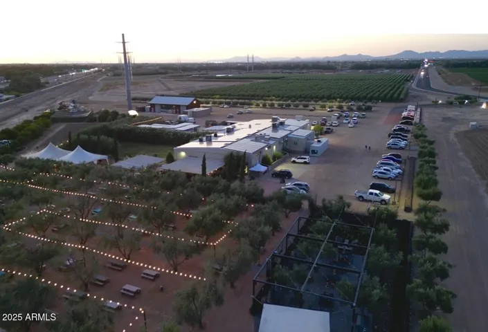 8 minutes to the world renowned Olive Mill.