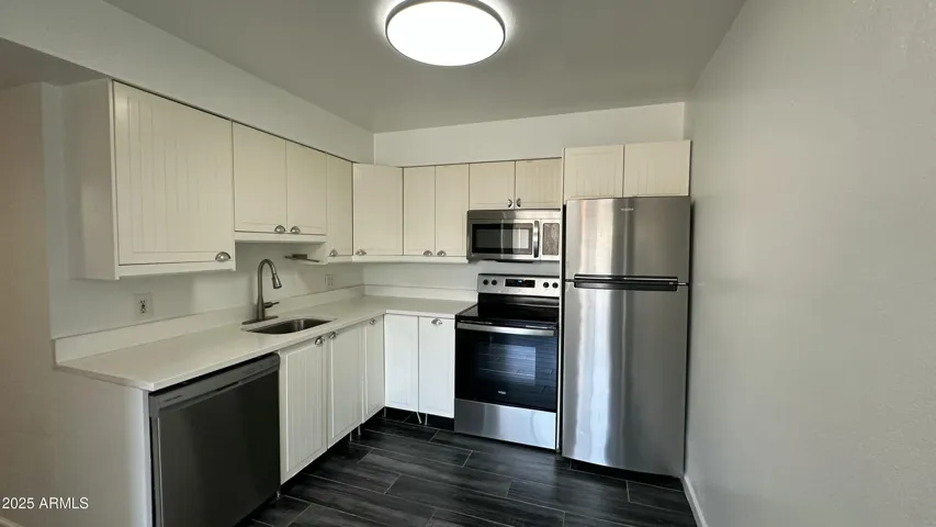 1320 E Vista  Avenue, Phoenix, AZ 85020
