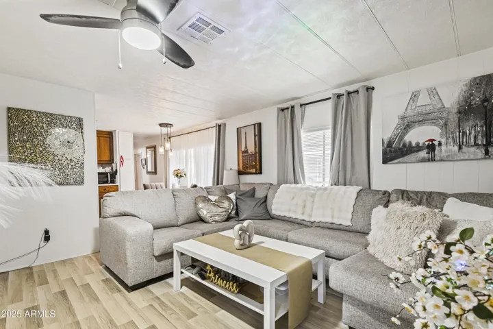 8401 N 67  Avenue, Glendale, AZ 85302