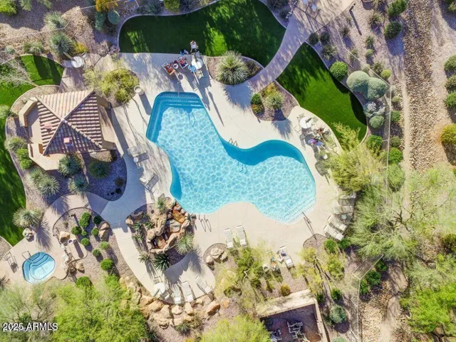 Private Cachet pool & spa with exercise facility