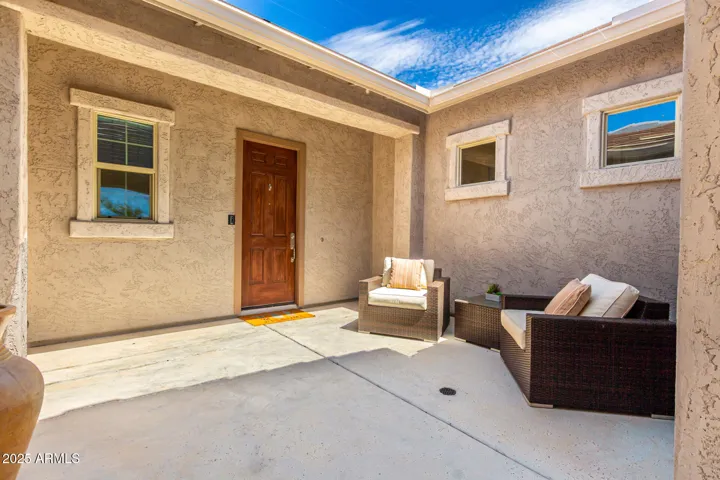 Amazing large front courtyard