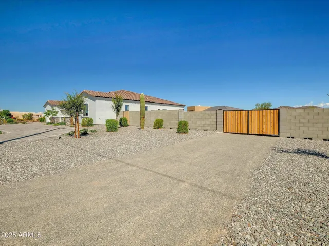 Front Yard - 12ft Double Swing Gate - Access to Backyard