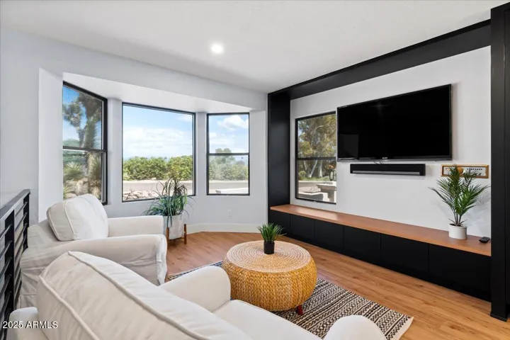 sitting room off the kitchen