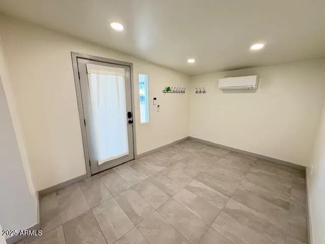 Entry / Extra Space / Office