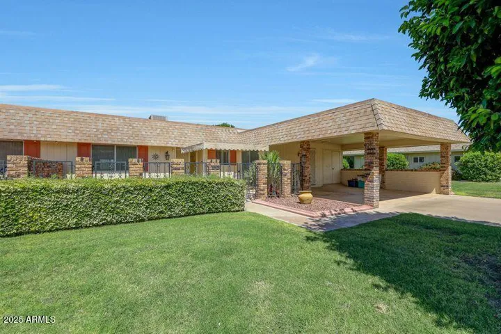 10415 W CAMELOT  Circle, Sun City, AZ 85351