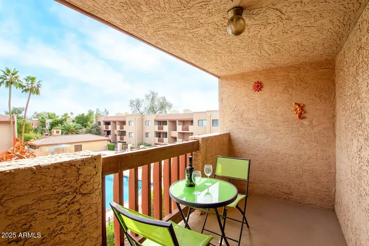 ENJOY A BIRD'S EYE VIEW OF TE SPARKLING POOL