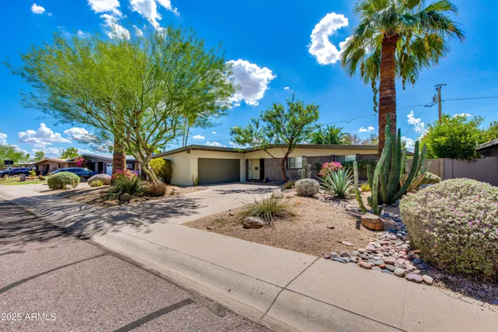 3707 E LAUREL  Lane, Phoenix, AZ 85028