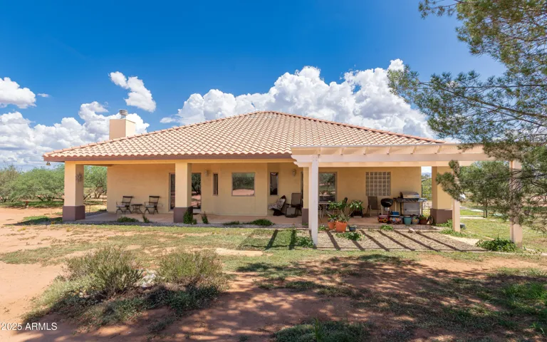 For an immersive 3D virtual tour of this home, simply visit: https://my.matterport.com/show/?m=o3hXoENnzWN&brand=0