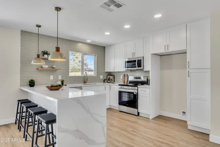 4742 W BLUEFIELD  Avenue, Glendale, AZ 85308