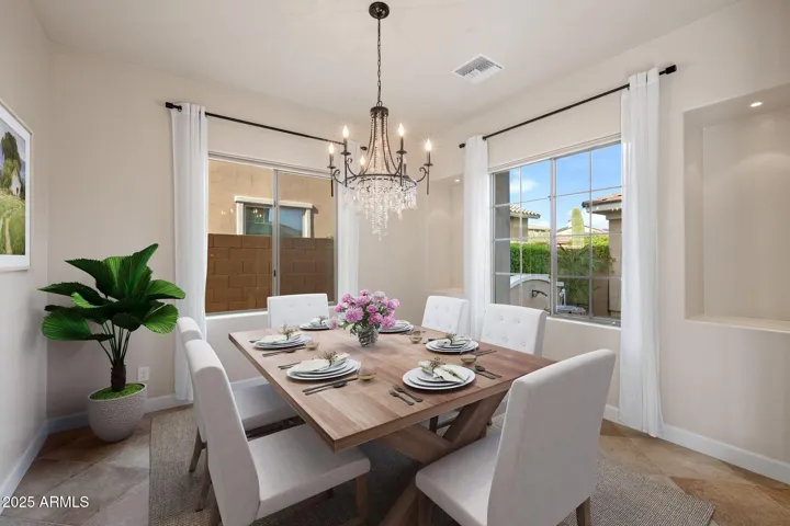 VIRTUAL STAGE OF DINING ROOM