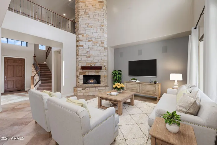 VIRTUAL STAGE OF LIVING ROOM