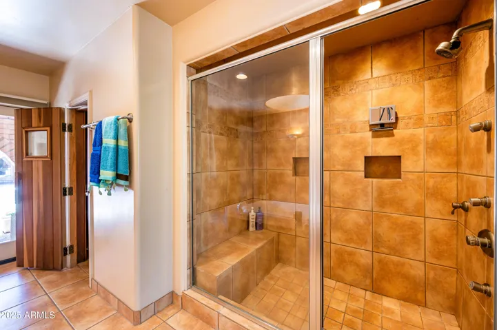 Four-directional multi-head showerheads with temperature control.