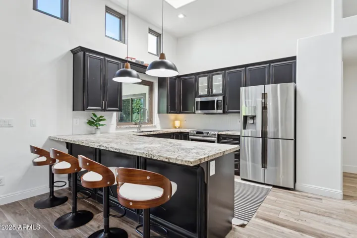 Kitchen with breakfast bar