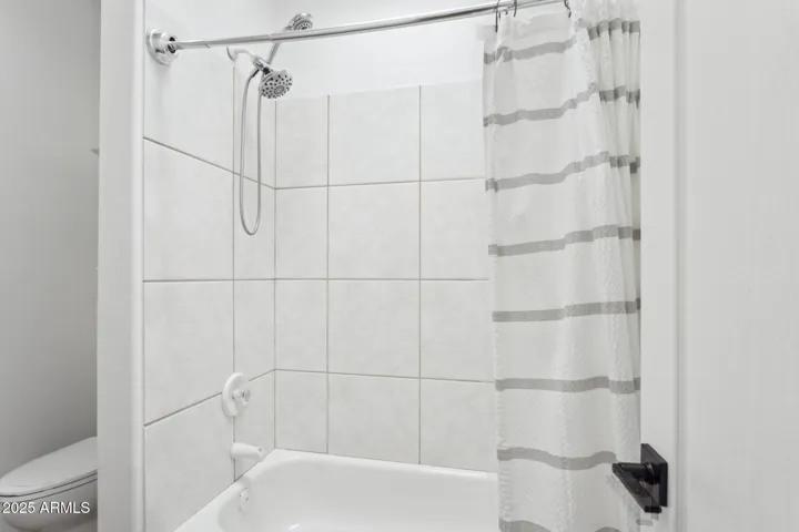 Jack and Jill bath - Shared tub and toilet
