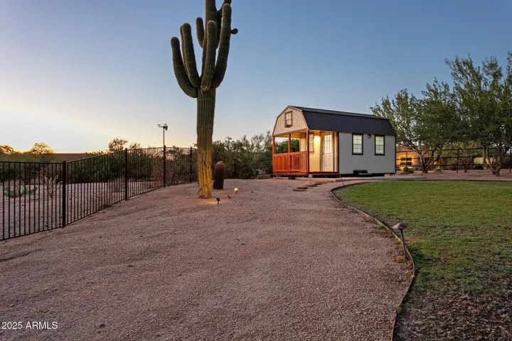 Detached mancave / hobby room - not included in sq footage