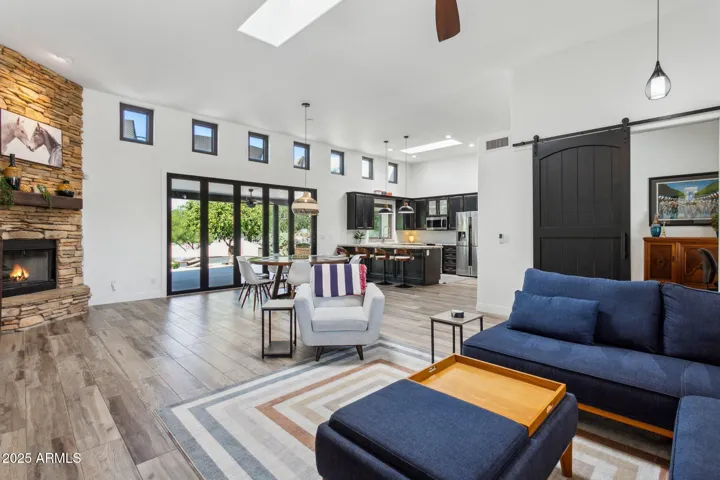 Great room showing accordion doors - view 2