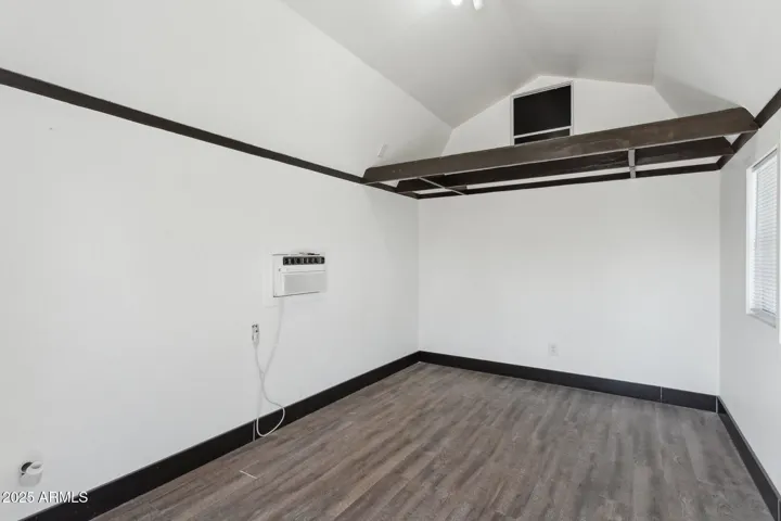 Detached mancave / hobby room - insulated and air conditioned