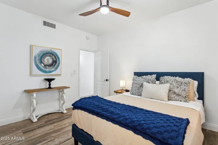 Bedroom 2 - view 2
