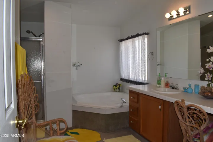 Primary Bath, soaker tub