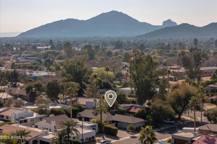 So close to Camelback and old Town Scottsdale too.