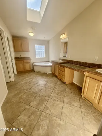 Owers Suite bath with soaking tub