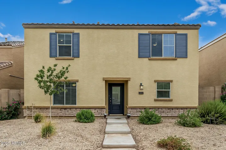 8046 W AGORA  Lane, Phoenix, AZ 85043