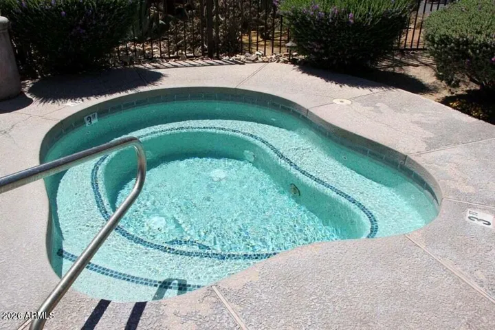 Nice jacuzzi at the pool