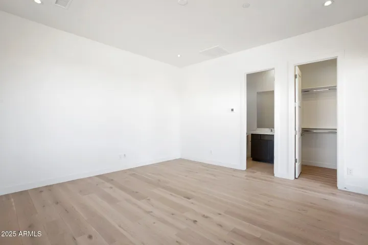 Back casita/pool house with bathroom and walk-in closet