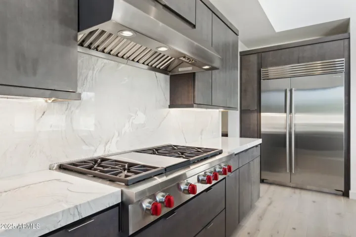 Dual gas range with griddle