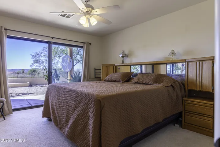 Guest Room in Main House with Access to the Backyard