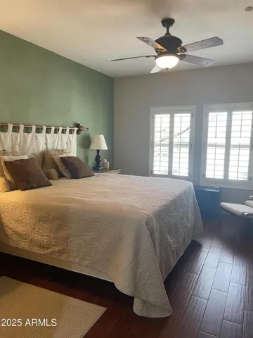 KING SIZE NEW STEARNS AND FOSTER MATTRESS