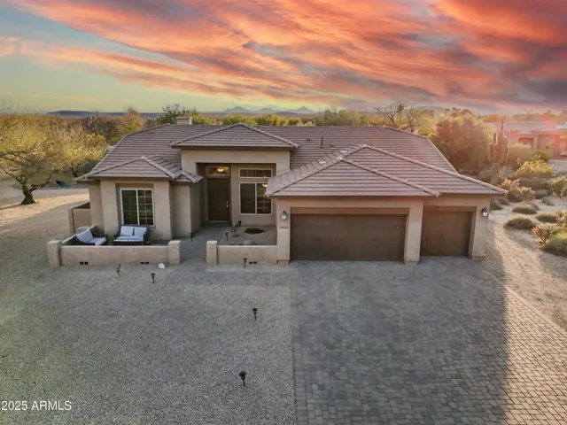Cul de sac lot with curb appeal.