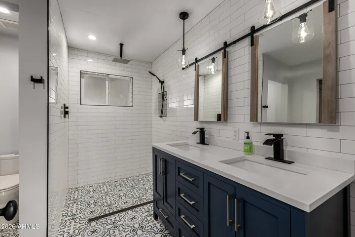Zero edge shower in 2nd bath