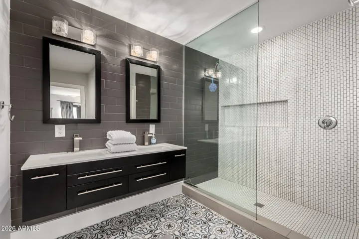 Oversized primary shower
