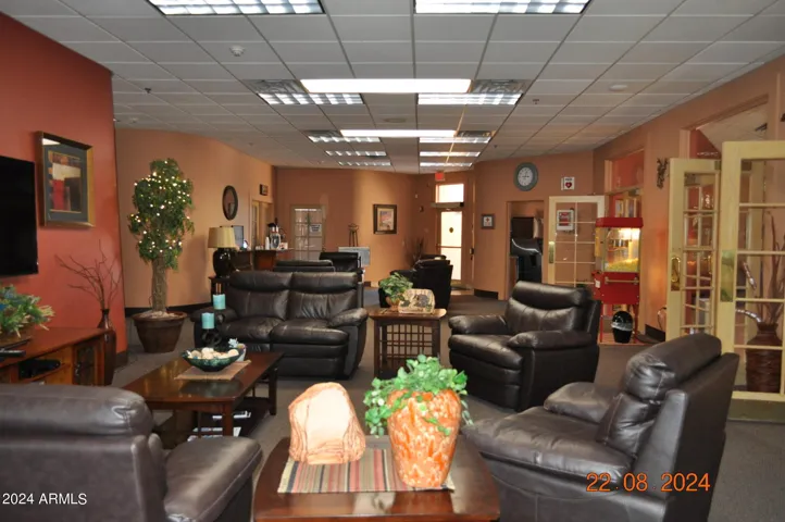 TV AREA/LOUNGE