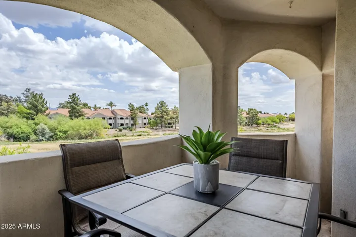 Covered patio - washer/dryer included!