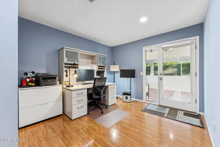 OFFICE AREA RIGHT OFF PRIMARY SUITE