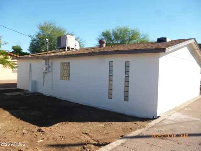 6832 Rear (west side)