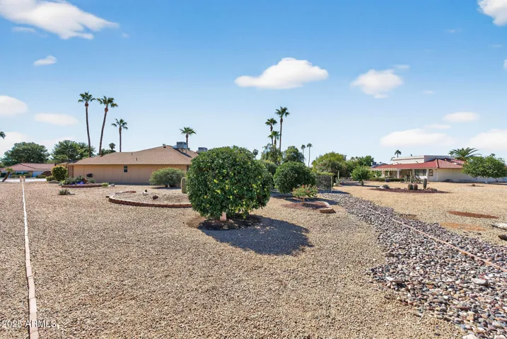 Large lot for a detached garage or guesthouse.