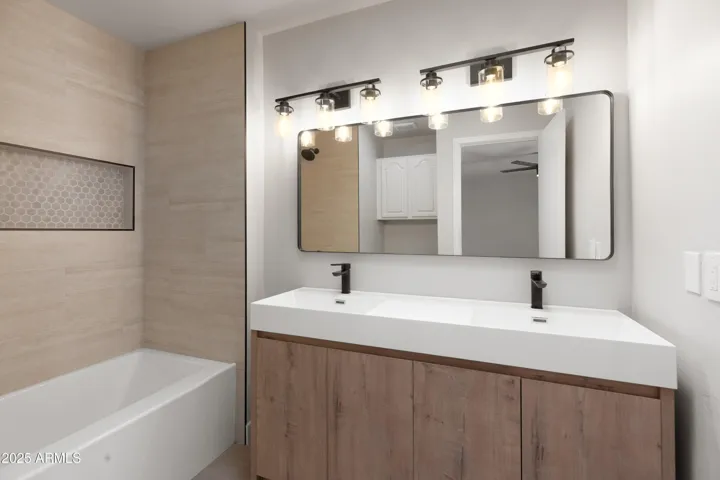 NORTH BEDROOM ENSUITE BATHOOM